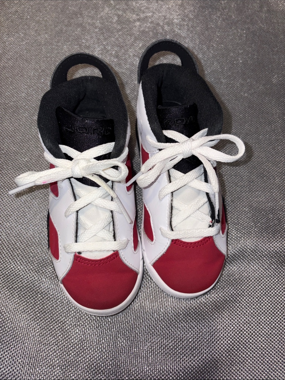 Jordan Retro 6s Carmines size 9c